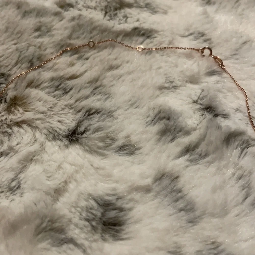 Rose‎ gold necklace with rhinestone